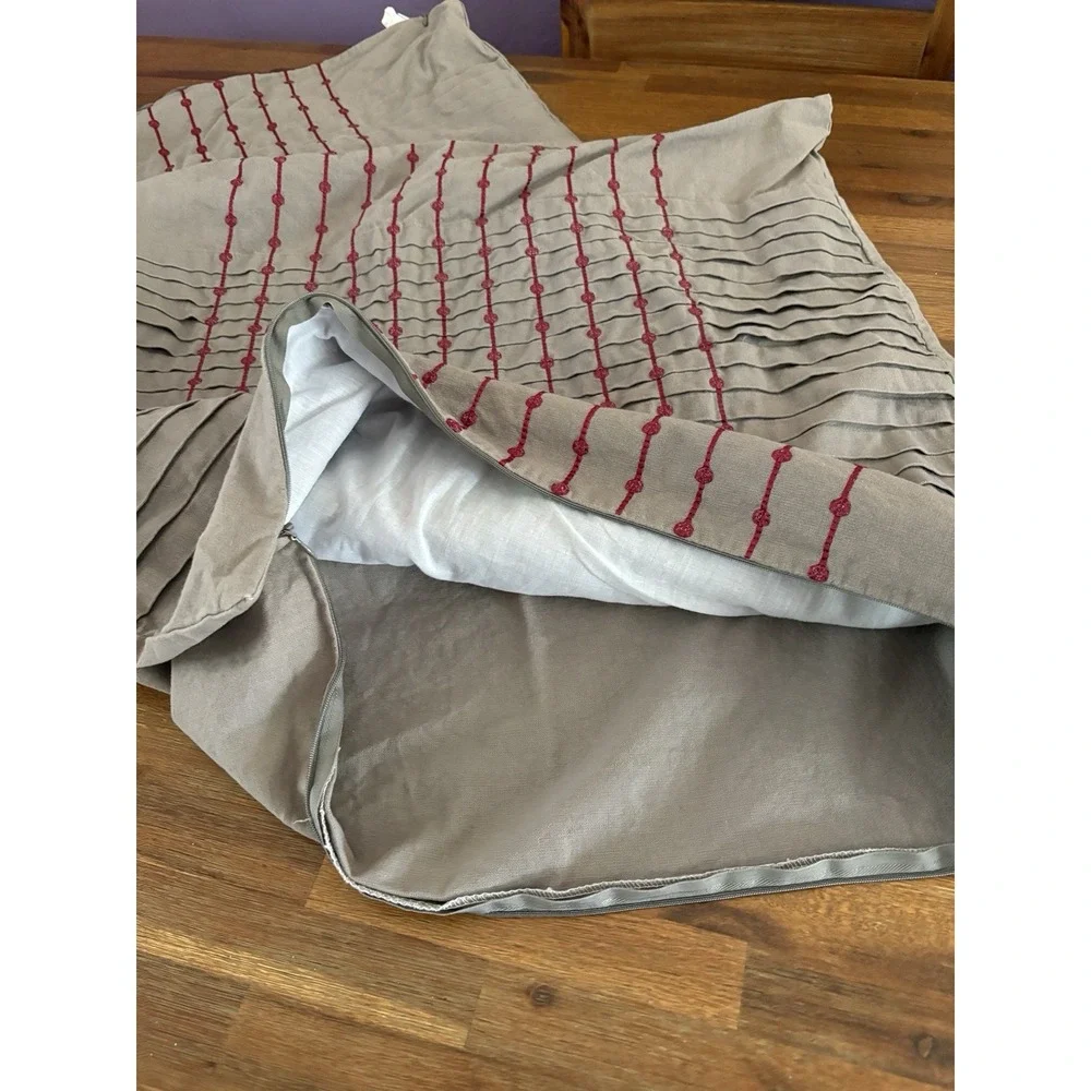 2 NATORI Cherry Blossom Square Pillow Shams Grey With Maroon Embroidery 25